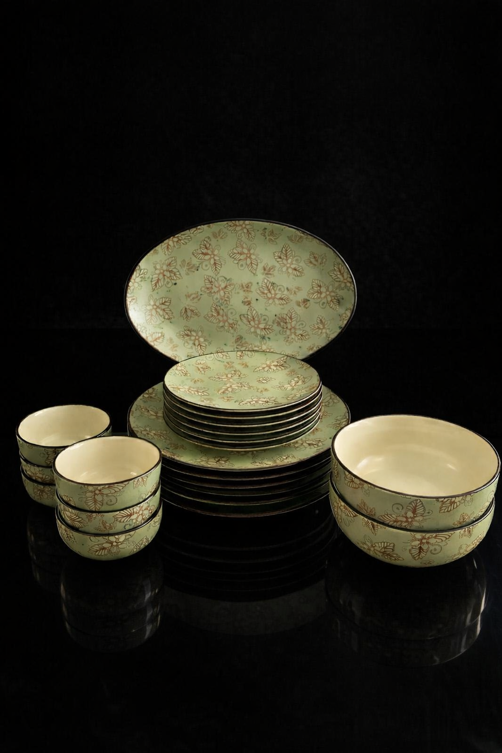 Midnight Leaf Dinner set